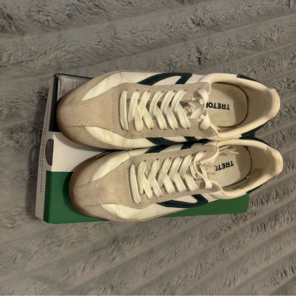 Tretorn women’s Cream and Dark Green Sneakers